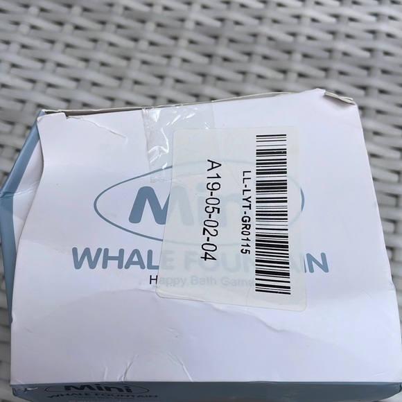NIB Mini Whale Fountain Happy Bath Game Sensory Training Electric Toy - Picture 7 of 8